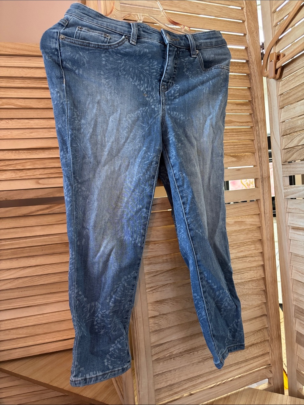 Chaps Women's Faded Blue Capris with Subtle Pattern 4p